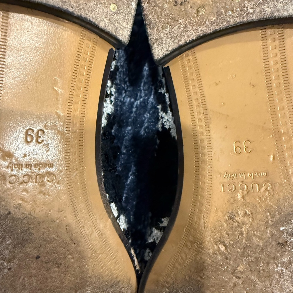 Gucci Black and White Patterned Loafers with Gold Detail - Picture 9 of 9
